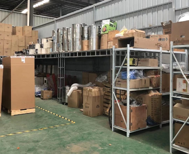 工厂仓库：配件仓库一角